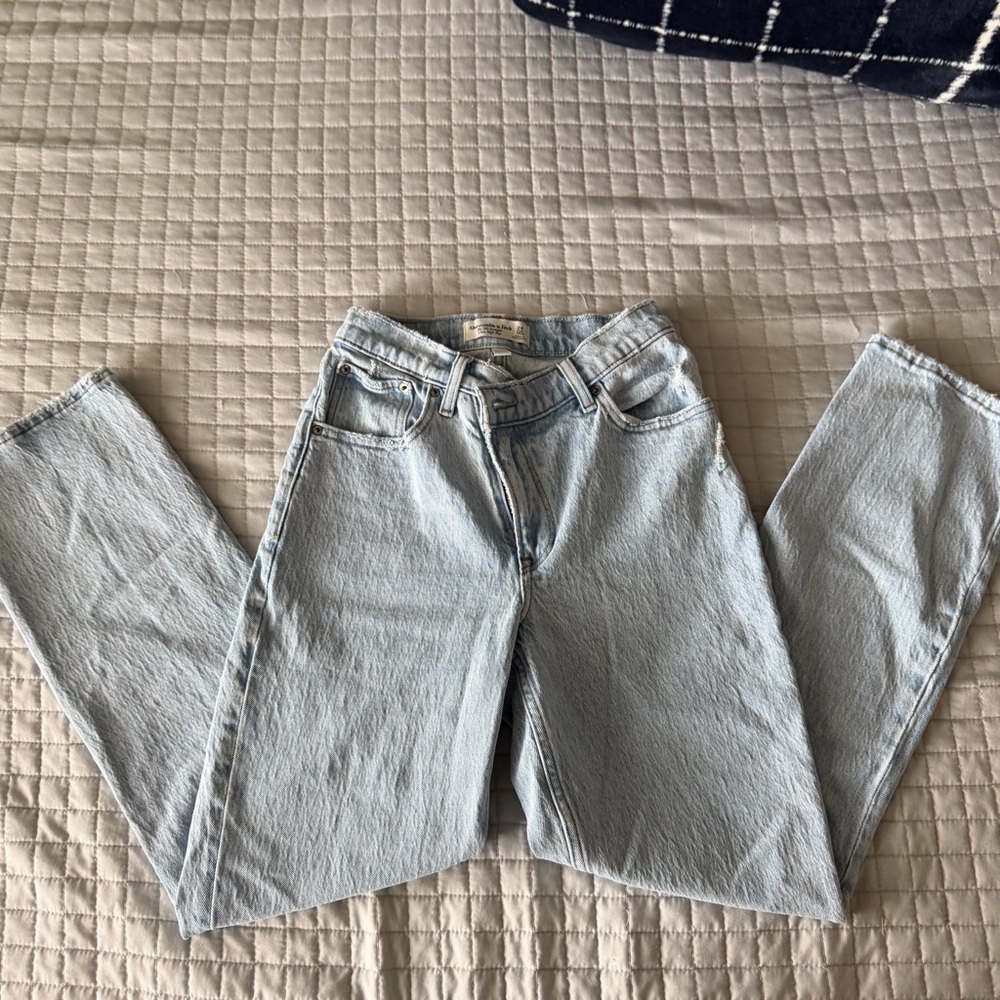 Abercrombie & Fitch Curve Love “The 90s Straight” Ultra High Rise Jeans